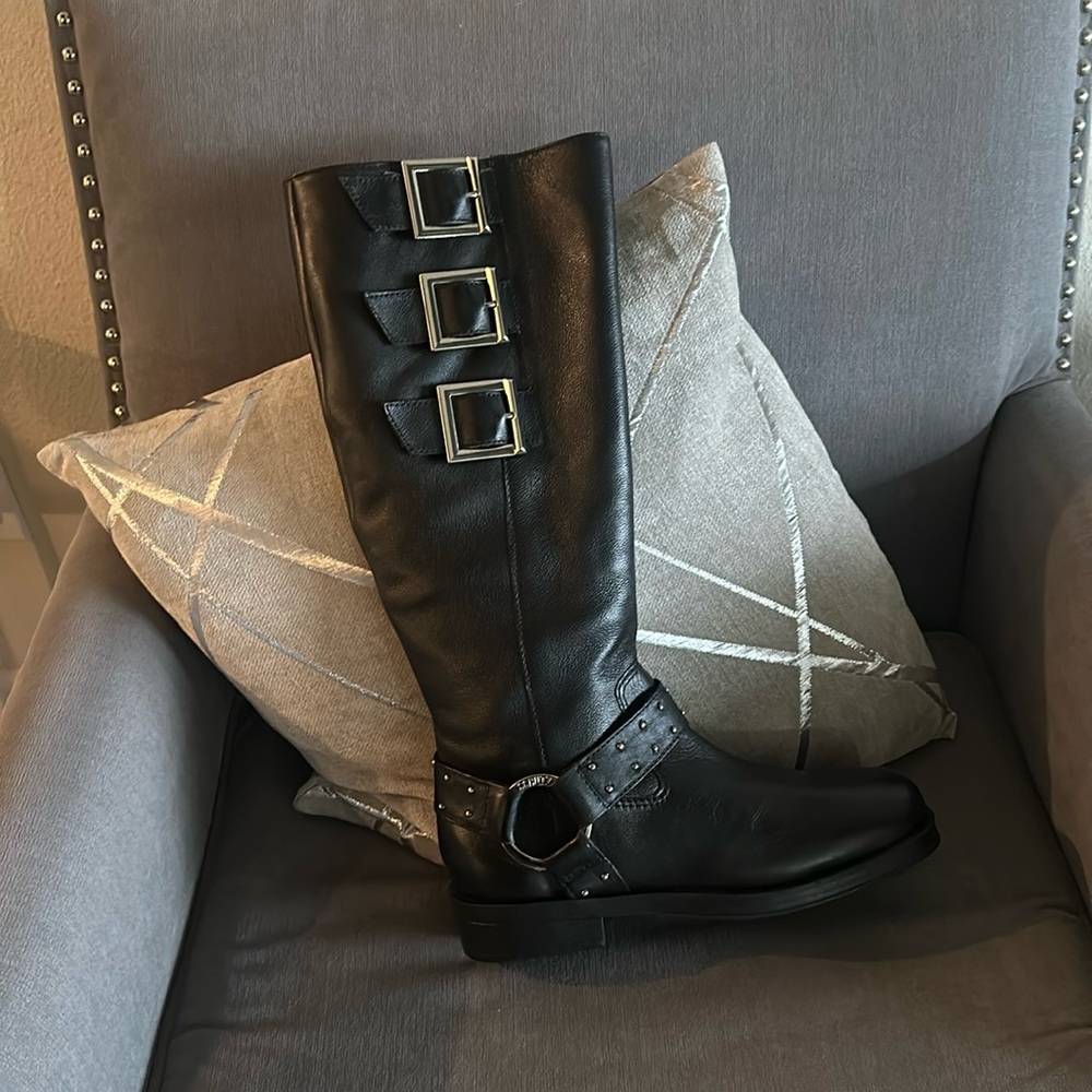 Beautiful brand new never worn motorcycle boots by Schutz size 8.5